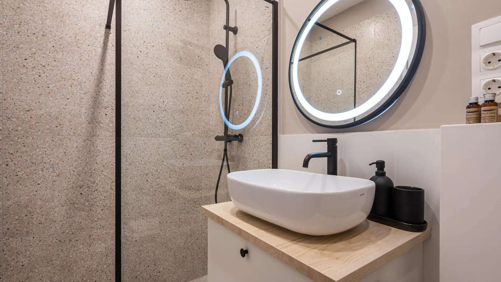 KL35 - Boutique Apartments, Best Location by BQA Будапешт